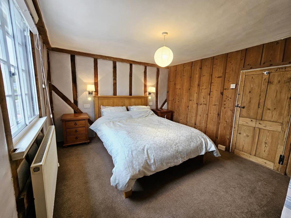 Perfectly Located Pretty Holiday home *